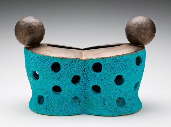 1 Virginia Scotchie’s Rabbit Bowl, 14 in. (36 cm) in height, stoneware, crawling glazes, fired multiple times at cone 6, 2013. Photo: David Ramsey.