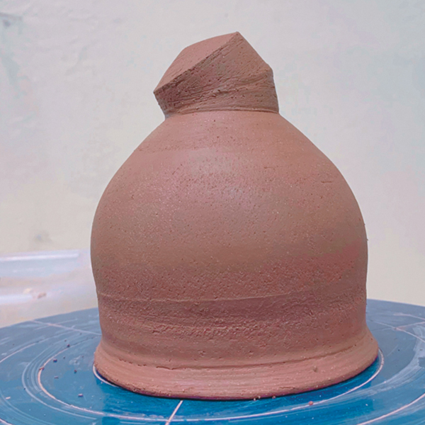 3 Turn the cut-off piece 180°, and reattach it to the top of the vessel.