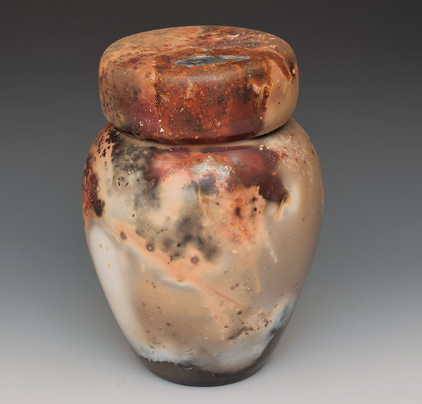 3 This urn holds 3 liters. It measures 6 in. (interior diameter) × 7½ in. (depth). It’s not a perfect cylinder, so the volume formula of a cylinder gives an inaccurately large measurement (212). I had to compensate for this inaccuracy when I calculated how large to throw it. 