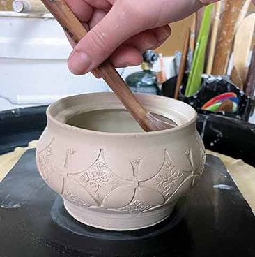 4 Expand the form with a throwing stick. 