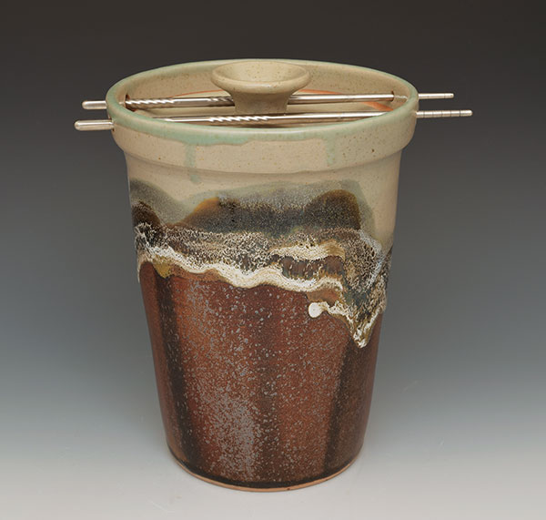 4 This crock holds 2½ quarts with room to add a fermenting weight. It measures 7½ in. (height) inside × 5½ in. (diameter at the half-way point inside). Assuming it is filled to 6½ in. in height, and applying the volume formula of a cylinder gives an answer close to 2½ quarts. This means you can accurately calculate how big to make a crock for any specified volume.