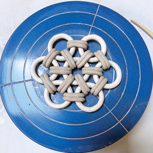 6 After joining the rings to the center, connect them to the ones on either side. 