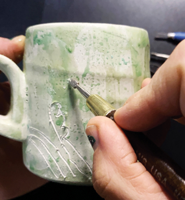 3 Using a sgraffito tool, carve a linear illustration/pattern into the wax.