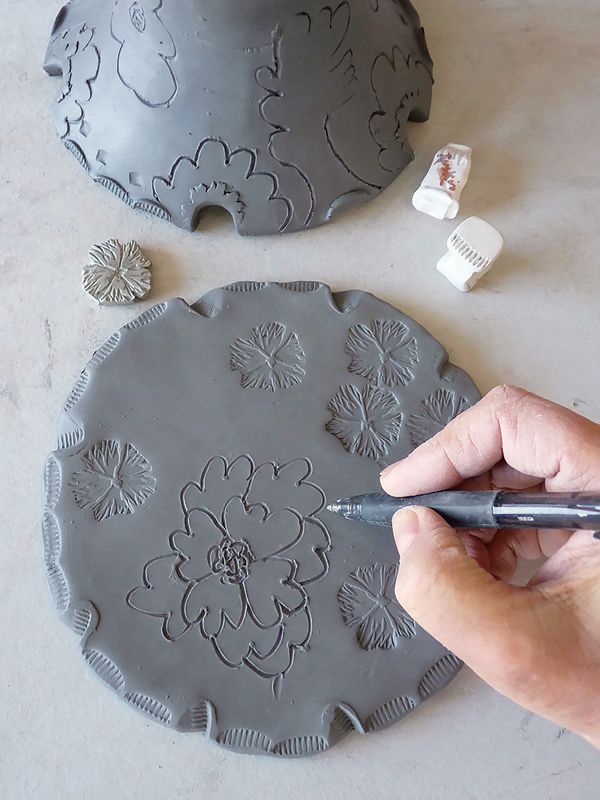 7 Use a pen to incise decorative marks. Drawing with a pen feels familiar.