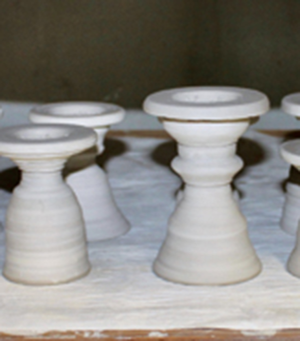 8 Turn the egg cup upside down and allow it to dry.