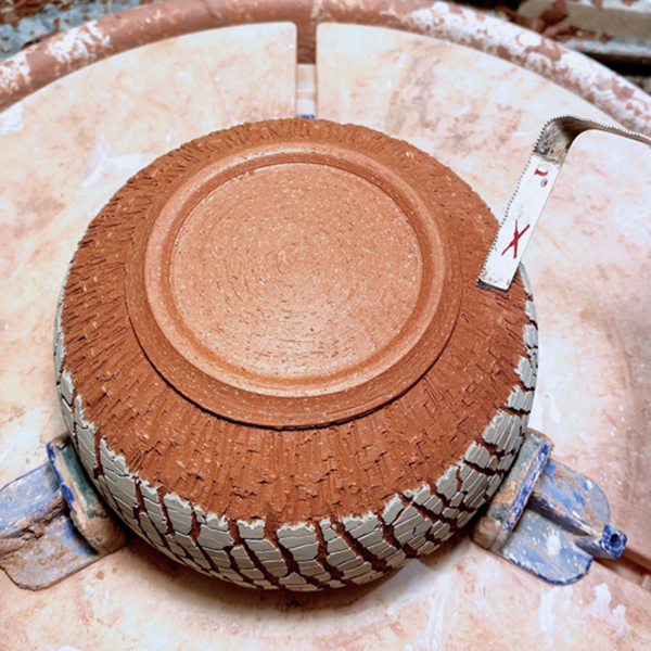 9 This continuous catching will vibrate the tool and form chatter marks on the clay.