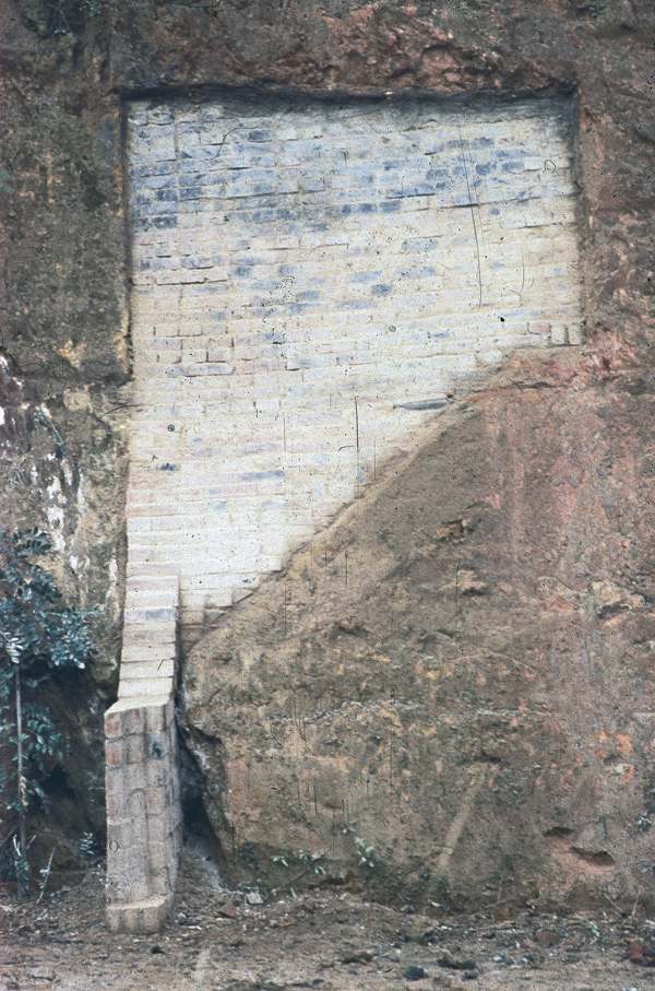 Earthwork Art Project 79, natural organic Brazilian clay, dimensions variable; fired bricks re-installed in the space formerly occupied by the raw clay, 1979. Photo: Edyta Cieloch.
