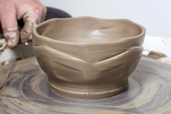 10 The final pulls stretch the bowl, raise the sides slightly, soften and distort the facets, and articulate the undulation of the rim.