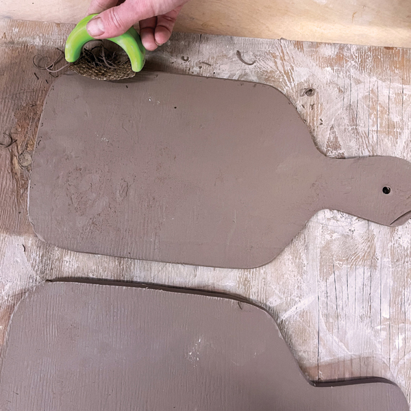 12 Use a rasp to clean the bottom edges of the cheeseboard. 
