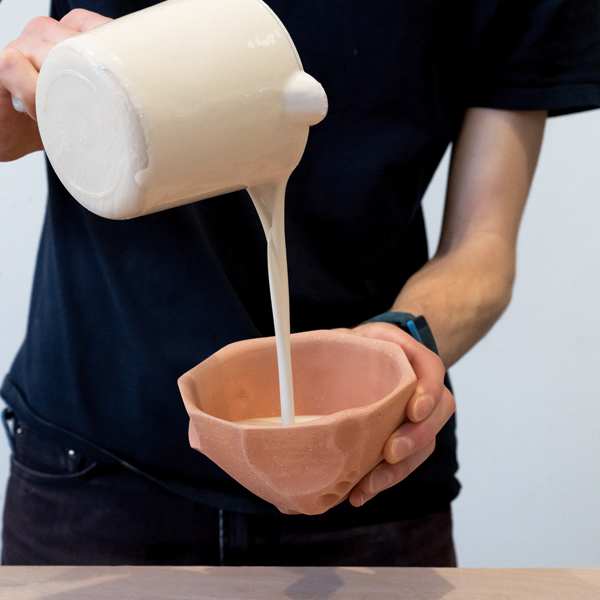14 Apply a food-safe liner glaze to the bowl’s interior.
