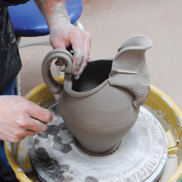14 Attach the handle, then clean up the attachment points using ribs.