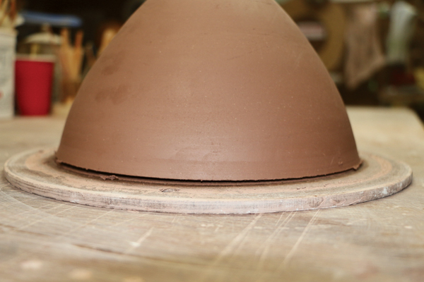 8 When trapped air makes the form puff out a bit and makes the edge of the flat plate start to lift up, remove the piece from the bat.