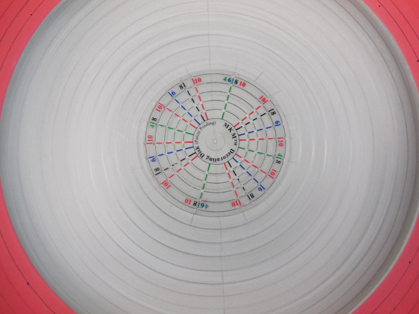 4 Make a dividing line across the platter. With a smaller MKM disk, mark the inner section to help additional segmenting.