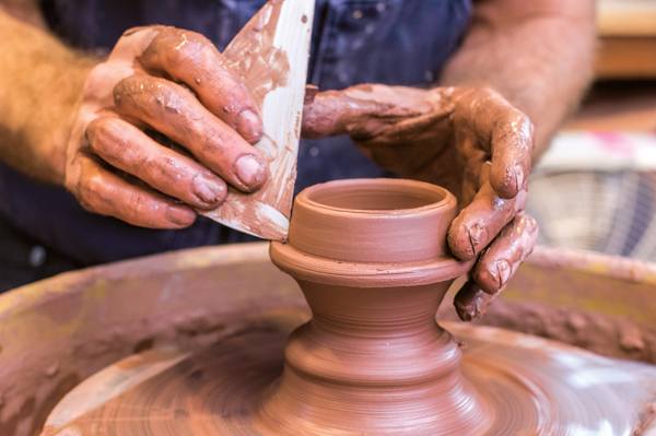 4 Throw the lid with a thick flange, so it can be trimmed to fit the pitcher.