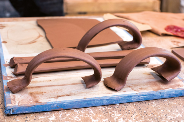 6 Carefully rest the handle on a drywall wareboard and leave it covered to firm up.
