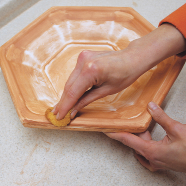 3 When the plaster has cured, remove the model and clean the mold. Allow the plaster to fully dry.