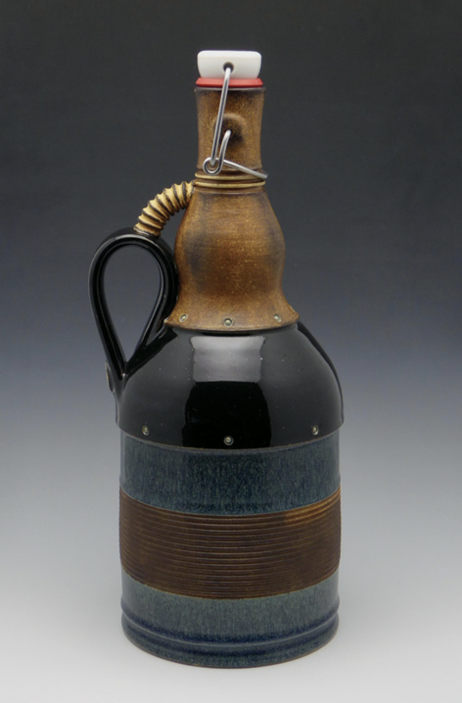 20 Fit the growler with a bail to ensure a tight, leak-proof fit. The top of the bail shouldn’t wiggle or rock once the lever portion has been fully seated.