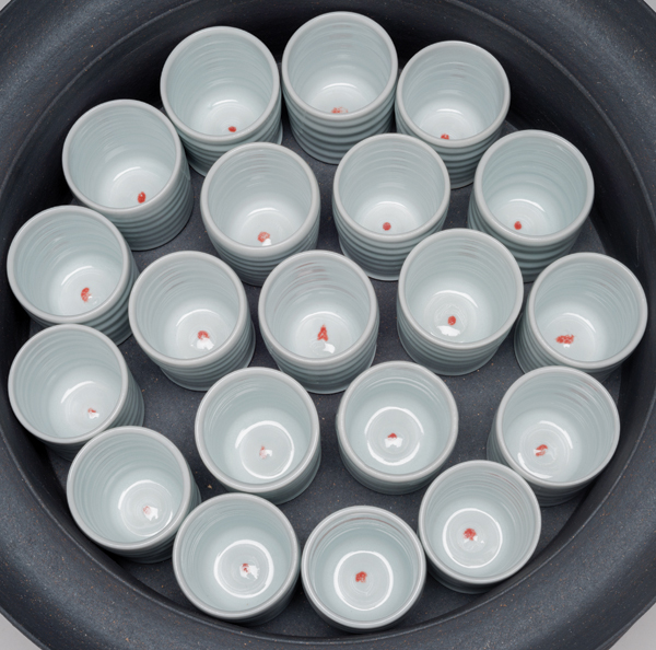 Round Hatbox Carrier (detail), Mt. Alban Series (overall and detail), 14¼ in. (36 cm) in diameter, stoneware carrier, 20 porcelain cups, 2014. Photo: David Broda.