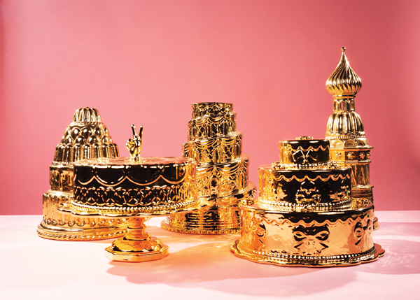 1 Studio Job and Koninklijke Tichelaar Makkum’s Biscuit Gold, porcelain, 2007. Photo: Thomas Nondh Jansen. 