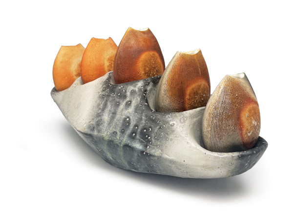 1 Brian Chen’s bud vase centerpiece, 12½ in. (32 cm) in length, stoneware, slip, soda fired to cone 10, 2022.