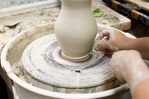 2 Use a stiff, notched rib to create the coil-like foot that acts as a transition from glazed to unglazed areas and provides visual lift.