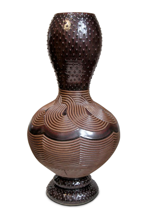 3 Calabash vase, 34 in. (86 cm) in height, 2009. Photo: Roger DeMuth.