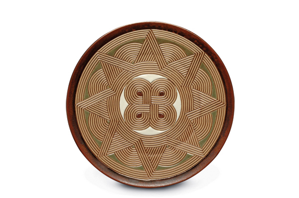 4 Andinkra Series plate, 23 in. (58 cm) in diameter, stoneware, 2009. Photo: Brantley Carrol.