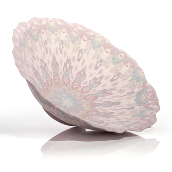 1 Eiko Maeda’s bowl, 8 in. (20 cm) in diameter, handbuilt nerikomi colored porcelain, fired to cone 10 in an electric kiln. 