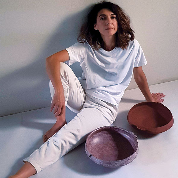 2 Elena Vasilantonaki with several of her ceramic pots. 