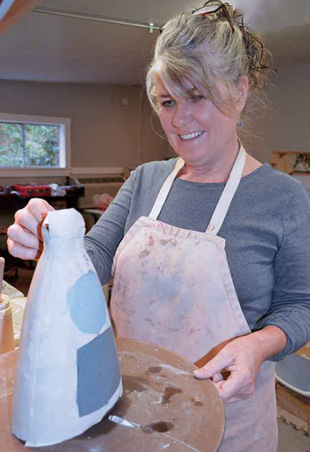 3 Evelyn Ward decorating a vase with colored slips, 2022. Photo: Jennifer Dolan. 