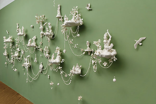3 Beth Katleman’s Mastering Paradise, 15 ft. 11 in. (4.8 m) in length, porcelain, 2021. Photo: Alan Wiener.