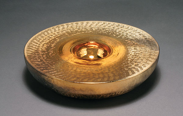 1  Tom Marino’s Crucible Series: Stella, 9½ in. (24 cm) in diameter, wheel-thrown porcelain, glaze, fired to cone 10 in reduction, post-fired with silver and tint, 2019. Photo: Stephen Johnston.