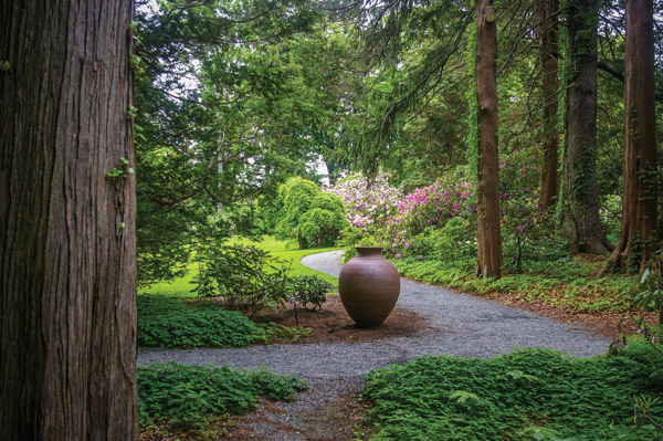 1 Stephen Procter’s Fertility Goddess vessel, 3 ft. 7 in. (1.1 m) in height, stoneware, 2016.