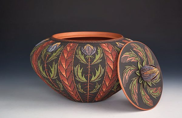 Richard Zane Smith (Wyandot), lidded container, 9¾ in. (25 cm) in diameter, clay.