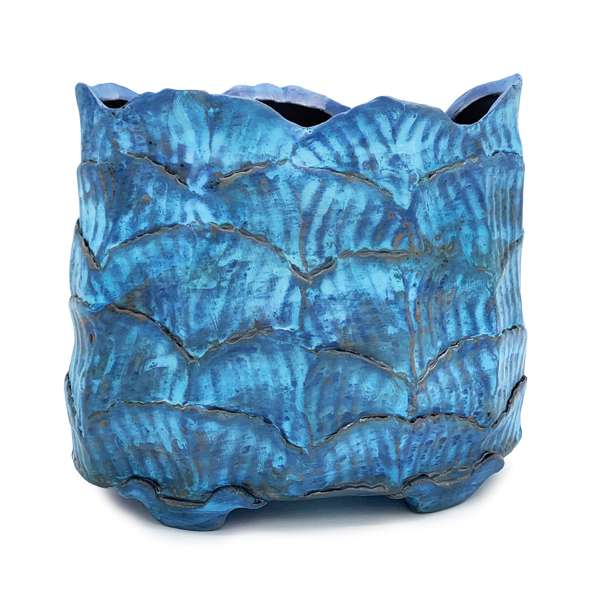 4 David Taylor’s vessel, 7 in. (18 cm) in height, earthenware, terra sigillata, black copper/borax wash, 2022. 
