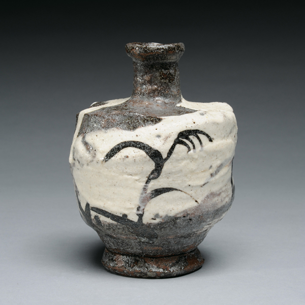 Suzuki Goro’s kobiki sake bottle, 5 in. (13 cm) in height, stoneware, 2015.