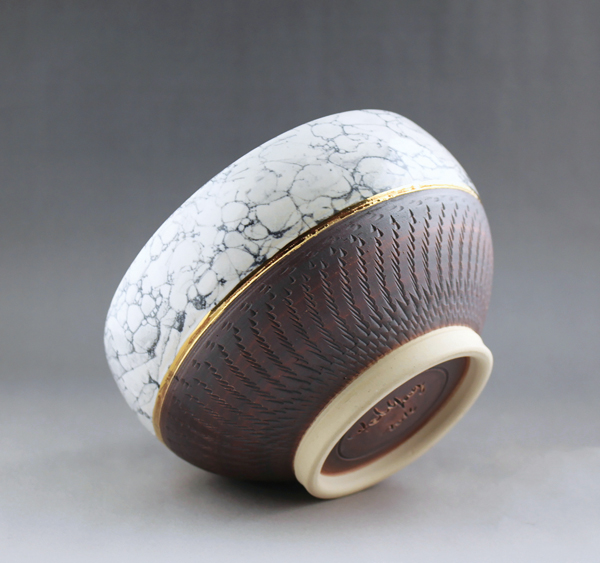 Hedy Yang’s marbled bowl, 5 in. (13 cm) in diameter, white stoneware, glaze, gold luster.