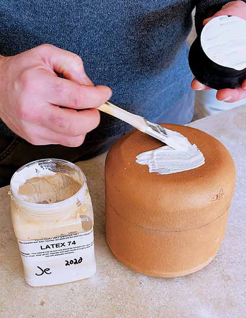 1 Generously apply liquid latex to both the stopper and pot.