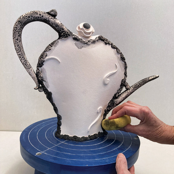 10 Apply black underglaze over the texture, then wipe off to highlight the texture.