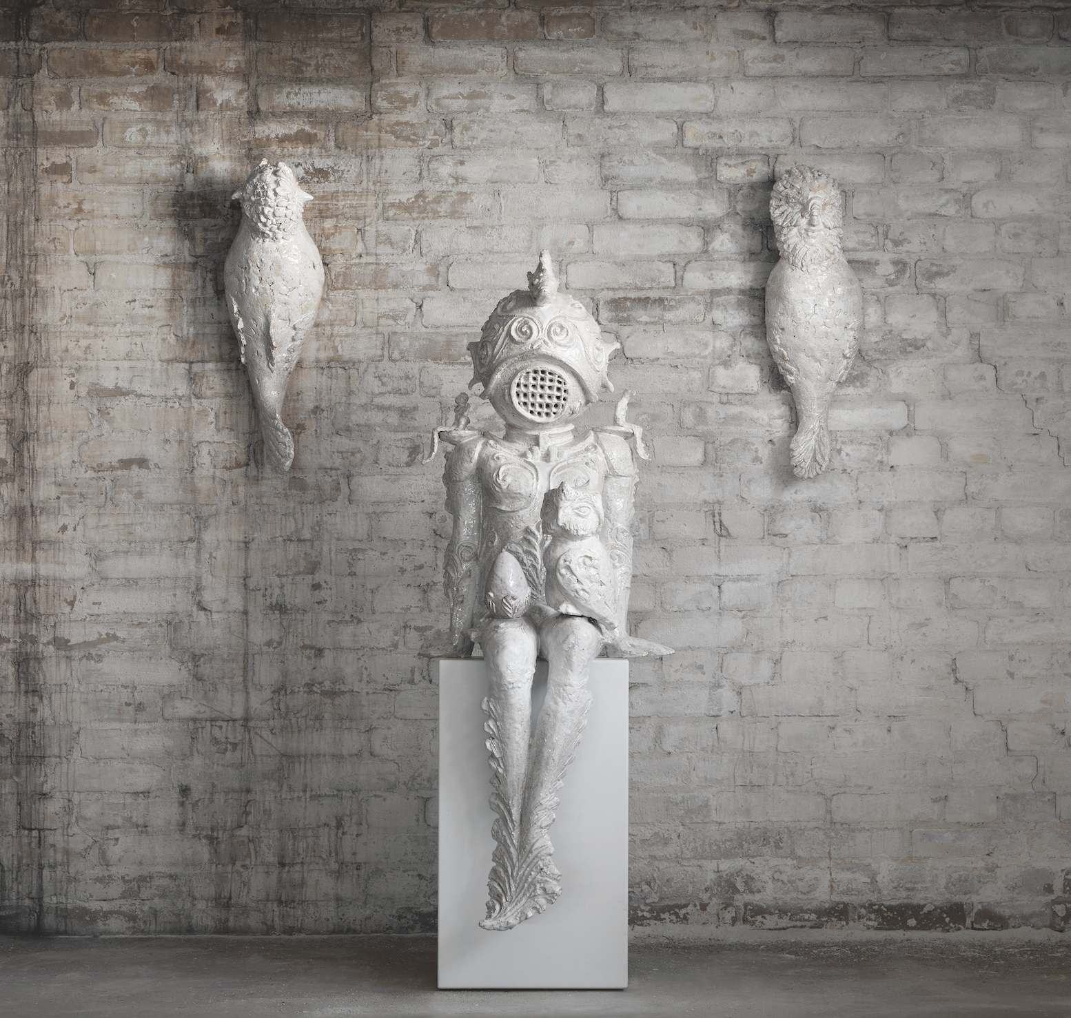 1 Sakari Kannosto’s Janus (left), 21⅝ in. (55 cm) in height; Oracle (center), 4 ft. 11 in. (1.5 m) in height; Messenger (right), 21⅝ in. (60 cm) in height; stoneware; glaze; 2022. Photo: Chikako Harada.