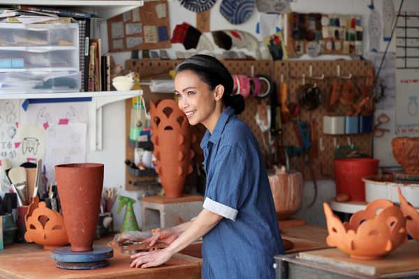 2 Kat West building a vessel in her studio. 