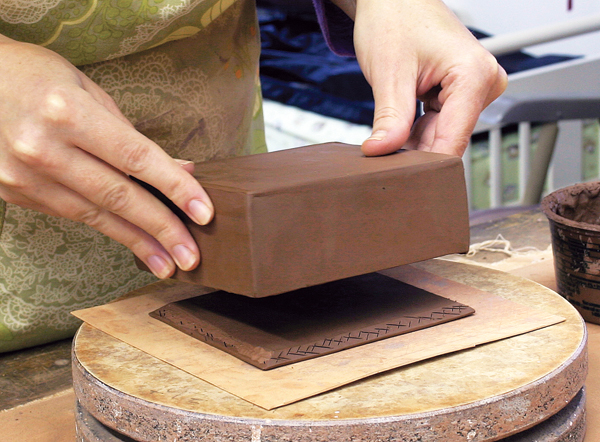14 Once the five-sided pot is dry enough for handling, flip it over and adhere it to the sixth slab. Clean and compress the seams with a rubber rib.