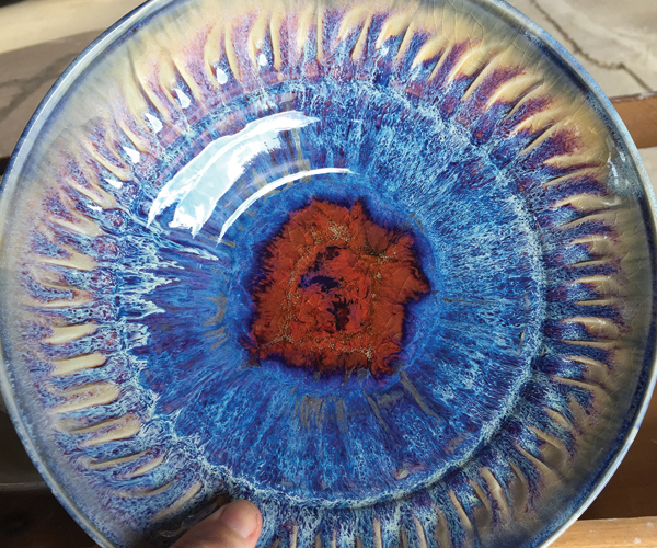 1 Flowing glazes with overlapping glaze colors can be achieved by spraying your glazes. 