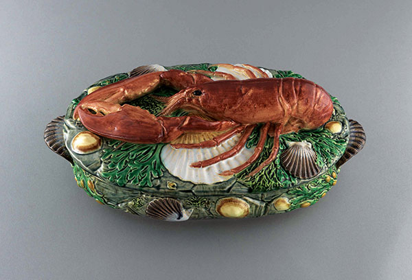 4 Matilda Charsley’s Lobster Dish, Shape No. 1543, 9½ in. (24 cm) in length, earthenware, majolica slips, 1869. Manufactured by Minton & Co. Photo: Bruce White.