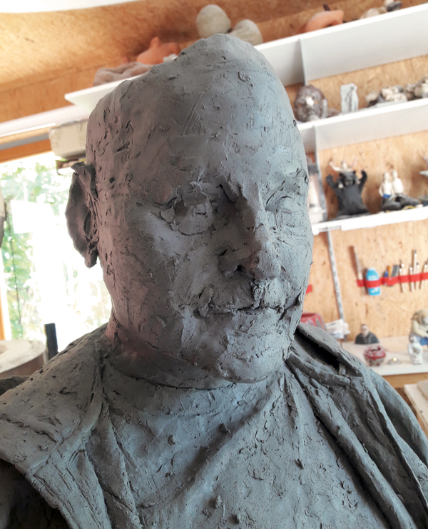 B Build the face by altering the hollow form, adding and removing clay. Roos’ favorite tool is a sharp potters knife that is used for carving or as a spatula.