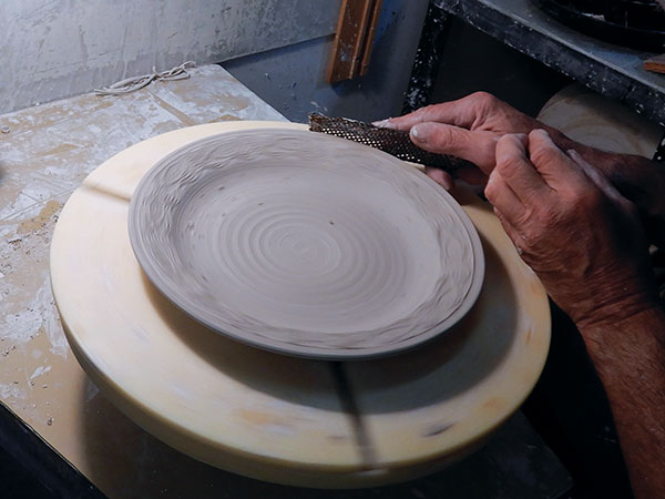 24 Finishing off the rim with a Surform rasp. 