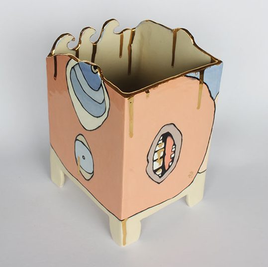 1 Look-box, 9 in. (23 cm) in height, stoneware paper clay, underglaze, glaze, gold luster, 2021.