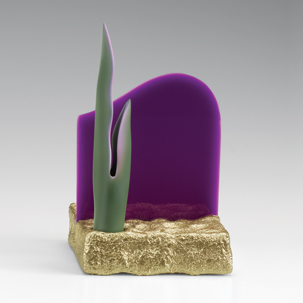 5 Ron Nagle’s Ms. Artismal, 6½ in. (17 cm) in height, ceramic, catalyzed polyurethane, epoxy resin, acrylic, 2018. Copyright Ron Nagle. Courtesy of the artist and Matthew Marks Gallery/Modern Art. Photo: Don Tuttle. 