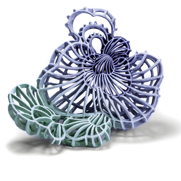 1 Shiyuan Xu’s Hybrid #3, 21½ in. (55 cm) in length, porcelain paperclay, glaze, 2022. Photo: Guy Nicol. 
