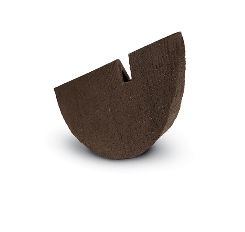 1 Kris Marubayashi’s Medium Round, 13½ in. (34 cm) in height, clay, 2021. 